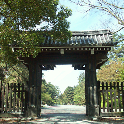 Ishiyakushi Gomon Gate