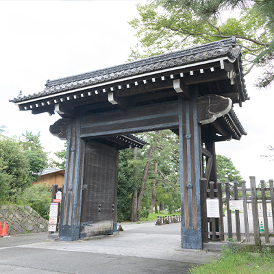 Nakadachiuri Gomon Gate